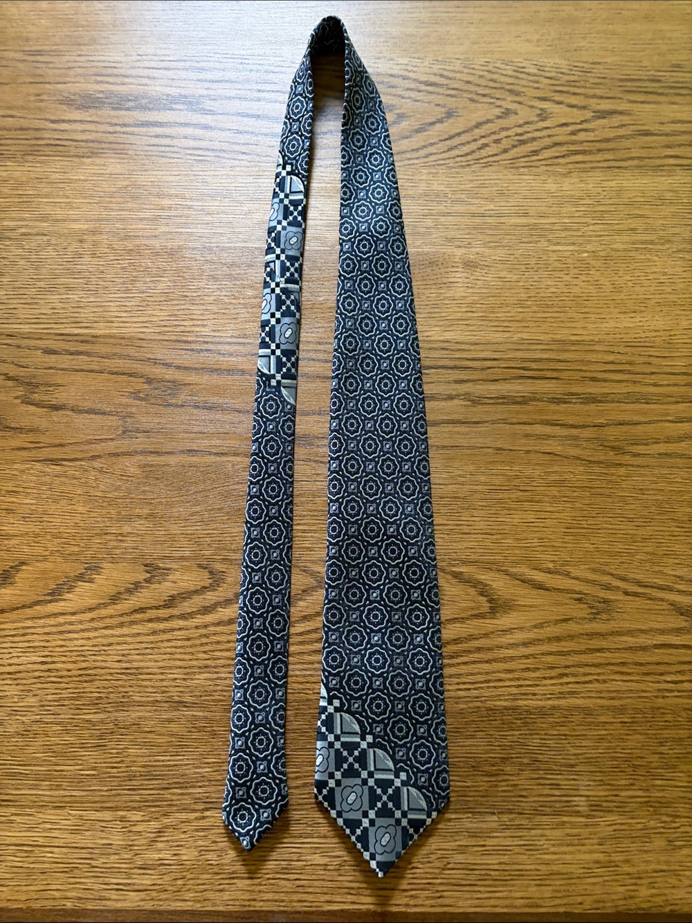 Wembley Navy and Gray Geometric Men's Tie